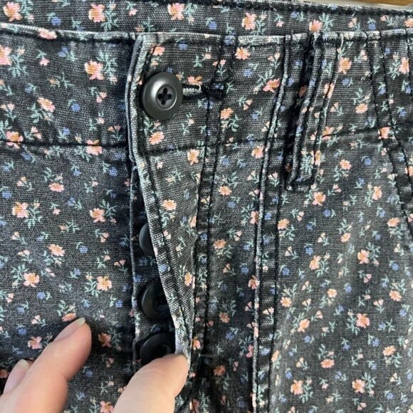 American Eagle high rise floral button fly cargo grey pink pants size 0 - Picture 5 of 11